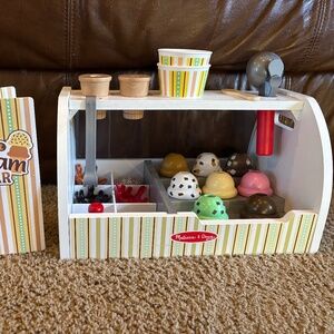 Melissa & Doug Wooden Scoop & Serve Ice Cream Counter